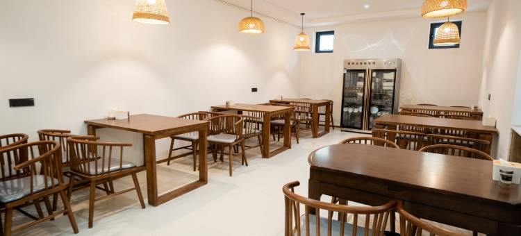 向野而生民宿(那拉提草原店)图片