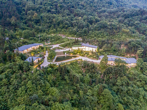 峨眉山荷叶云上私汤·Petrichor环山观景休闲度假美宿