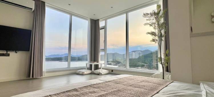 爱琴海缦山76号民宿(蓝白小镇店)图片