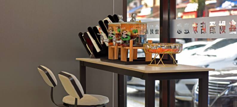 鑫财酒店(南宁火车站朝阳广场地铁站店)图片