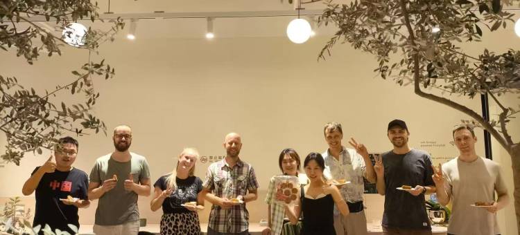 嗨小屋hicozy设计师青旅(外滩南京东路店)图片