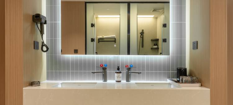 轻住·LK智能优选酒店(鱼化寨西部欣桥市场店)图片