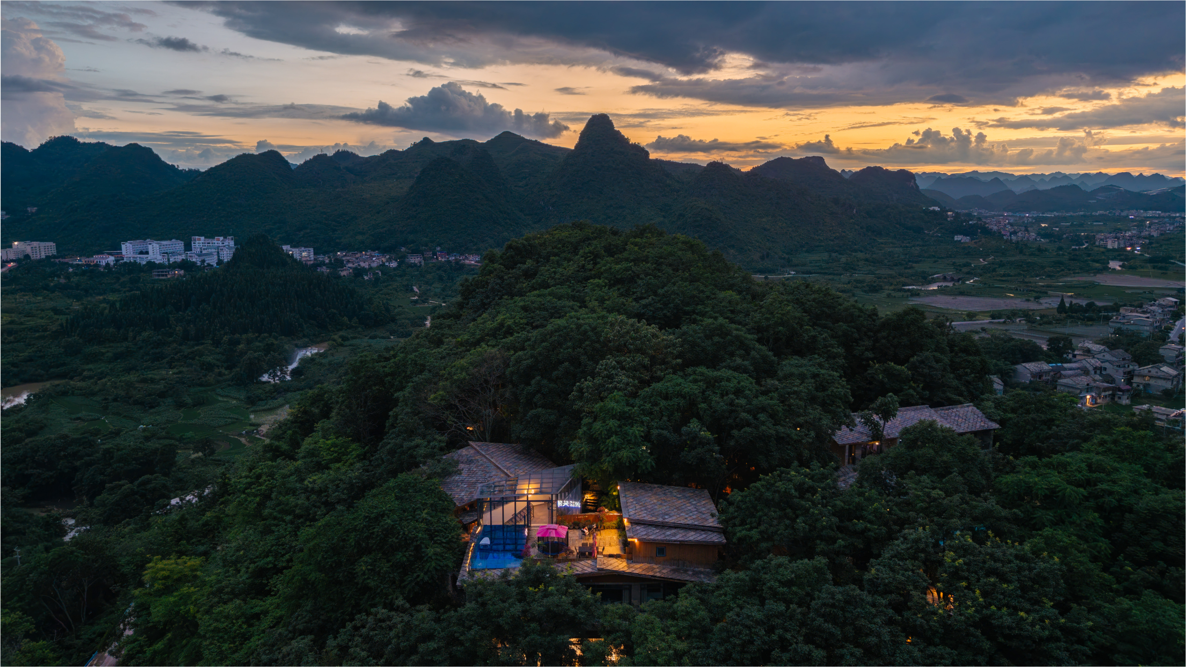Huangguoshu Shengpin Cloud Stone Village B&B Over view