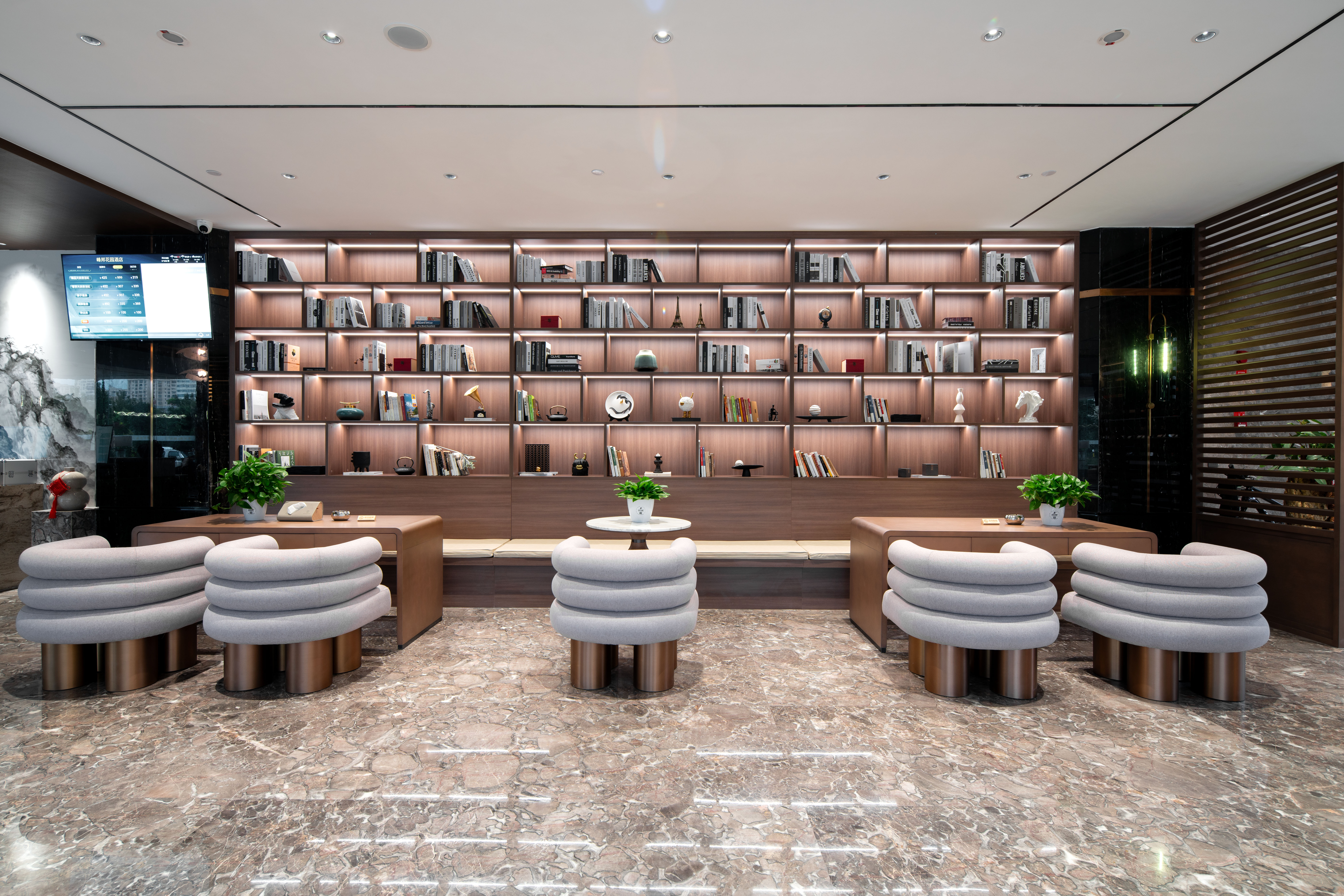 Fengbang Hotel (Kunming University Town South Metro Station)Over view