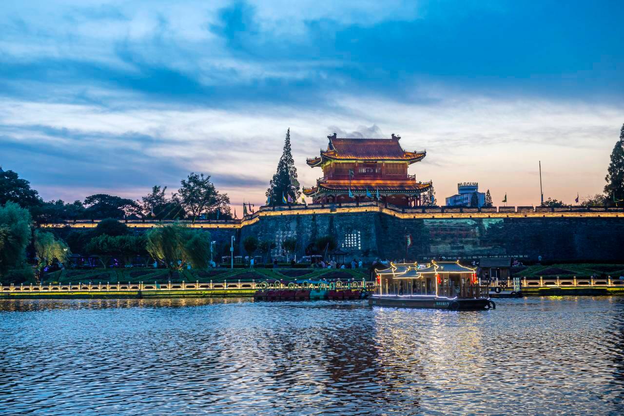 荆州天宸国际酒店(荆州金凤广场万达店)图片