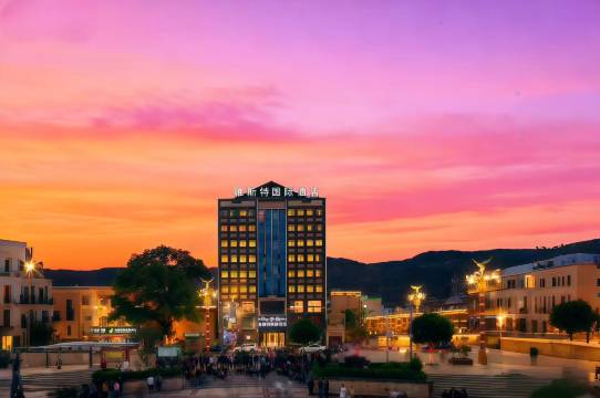 雅斯特国际酒店(甘孜巴塘县人民政府店)