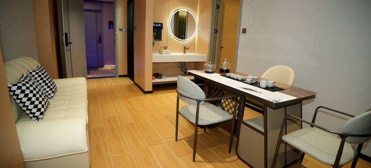 云鹤国际酒店(惠州三栋高铁南站店)图片