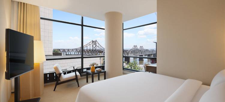 天宇安艺术酒店(丹东火车站鸭绿江断桥店)图片