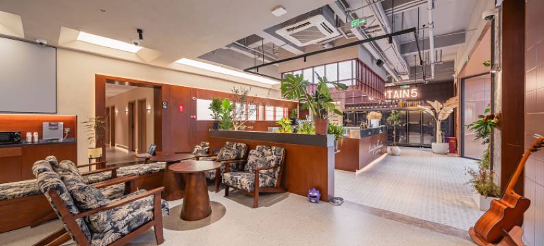 船长五号青年酒店(东华大学延安西路地铁站店)图片