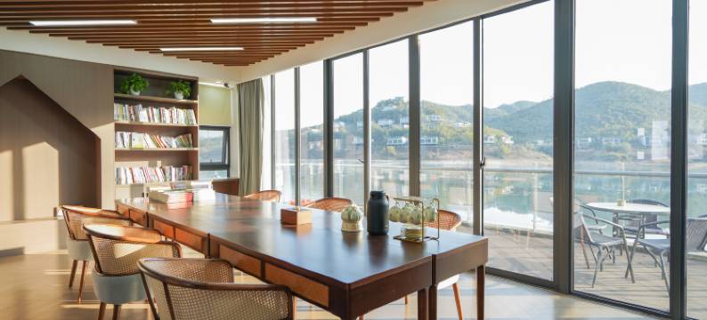 湖州芳菲学苑酒店图片