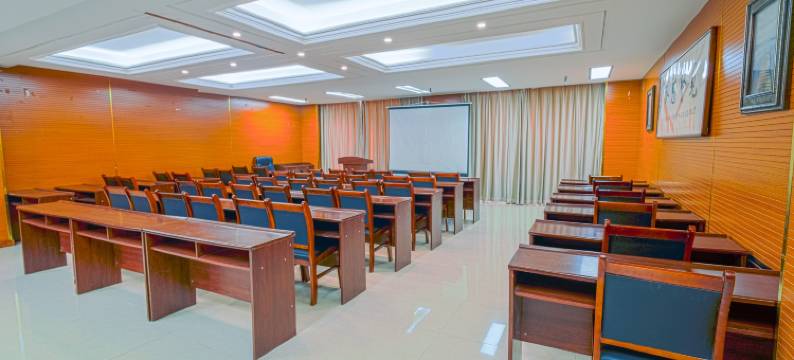 德馨商务宾馆(磴口县政务中心磴口站店)图片