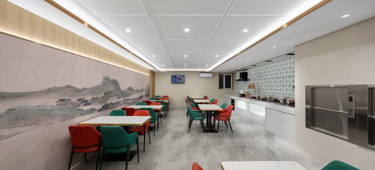 白玉兰酒店(青岛北站君峰路地铁站店)图片