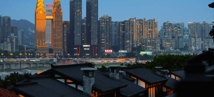 重庆山南雨江景度假别墅(解放碑洪崖洞店)图片
