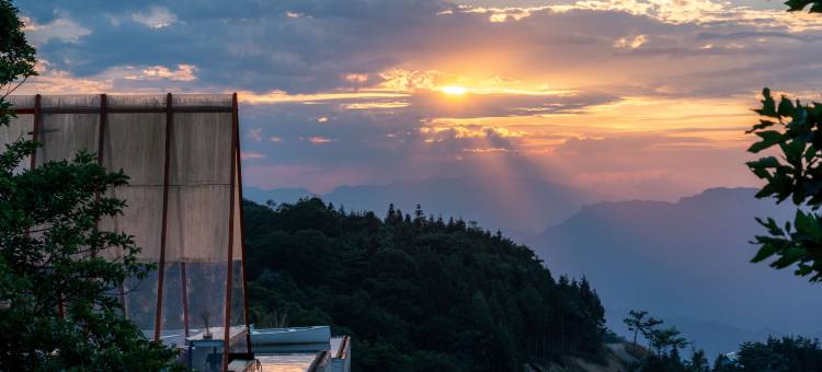 云孚里悬崖酒店·野奢酒店(七里坪镇店)图片