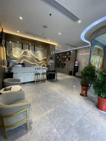 未来城主题酒店(县中医院店)