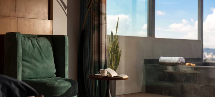 腾冲聆荷渡半山温泉酒店图片