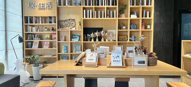 璞驿澳斯特WOW酒店(英西峰林走廊店)图片