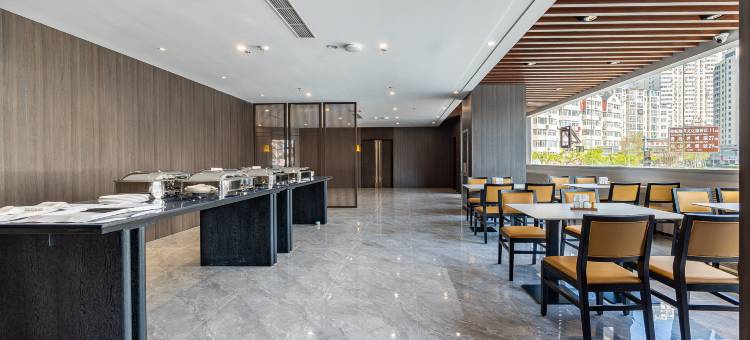神龙大厦Hotel(青岛火车站团岛地铁站店)图片