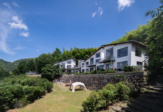 tlyunrivera Hotel Overview