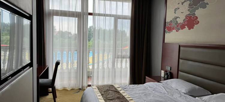 康平卧龙湖假日酒店图片