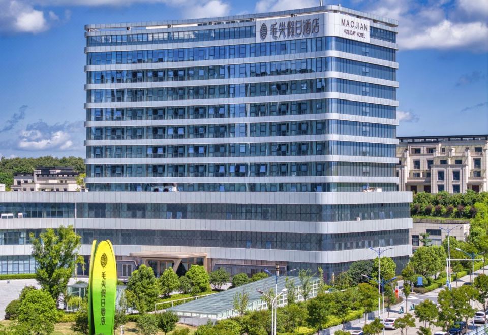 信阳毛尖假日酒店外景图