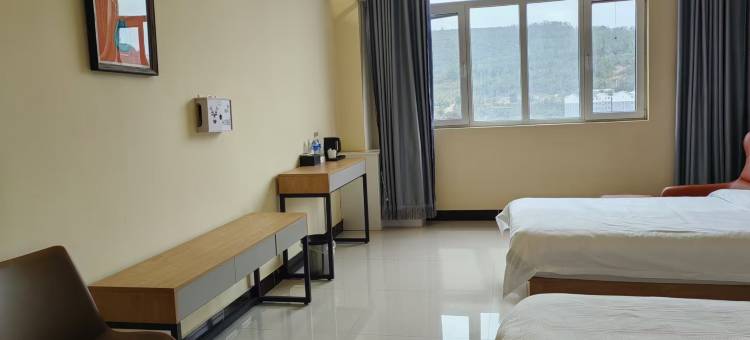 彭阳闽宁星光酒店图片