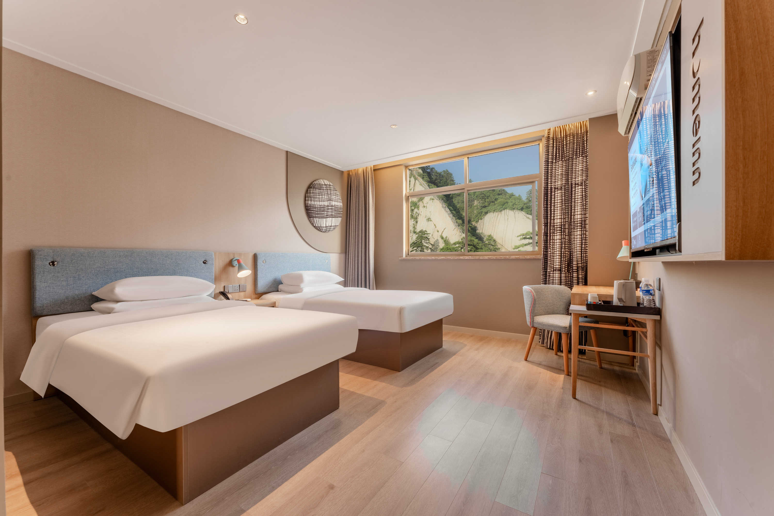 Home Inn (Huayin Huashan Scenic Area Branch)Over view