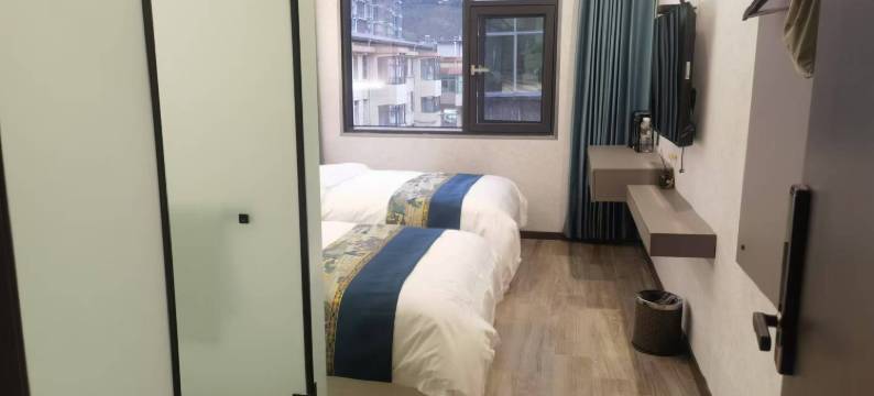 镇巴星期八商务酒店图片