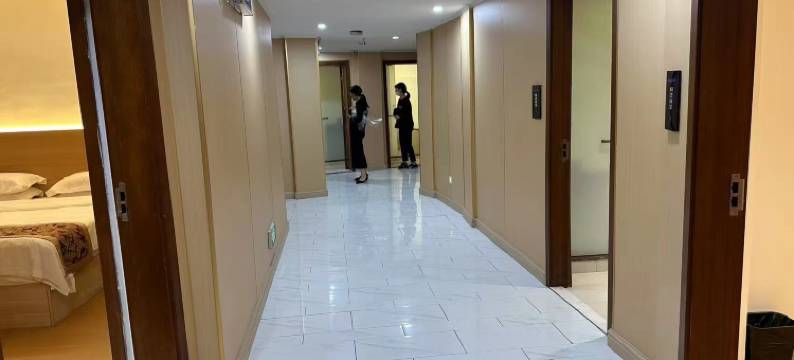 龙湾贵宾商务酒店(武汉市江夏职业技术学院江夏第四中学店)图片