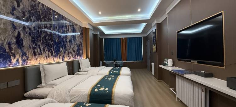 玛沁和平大酒店图片