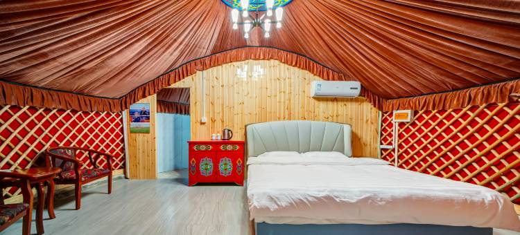 呼伦贝尔市陈巴尔虎旗金骄草原非遗传统蒙古包民宿图片