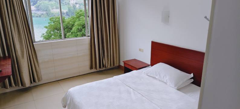 长阳临江居旅馆图片