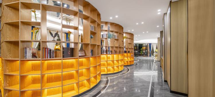 锦顺天华酒店(瑞丽财富广场彩云城店)图片