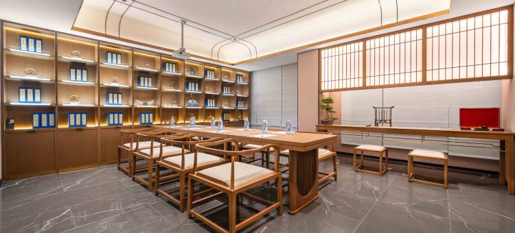 陌上轻居|180°露台观山赏月·中式美学庭院式酒店(兴义阳光谷店)图片
