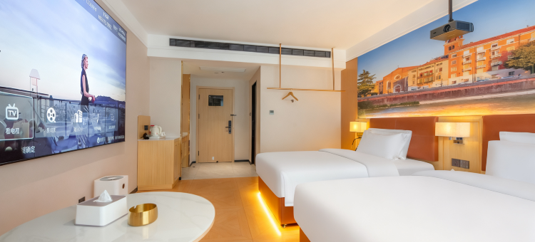 法布戈电竞电影酒店(西美花街红旗大街店)图片