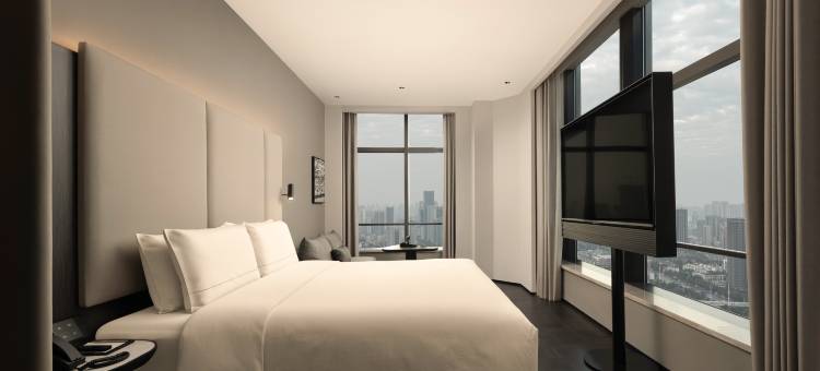 武汉武昌长江中心江景亚朵酒店图片