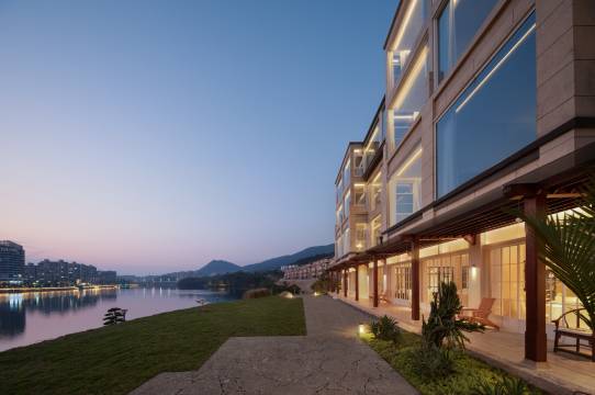 璞屿汐上·Panorama Villa | 江景度假民宿(郴州资兴东江湖店)图片