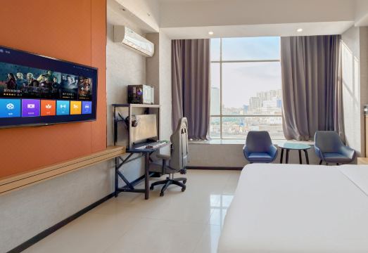 轻叶电竞民宿（南湖公园店）