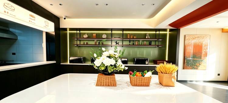 黑山轻居果实酒店图片