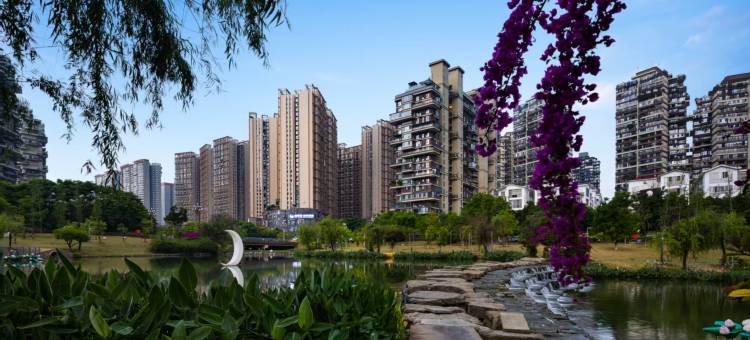 湖景湾轻奢酒店(兴义桔山广场梦乐城店)图片