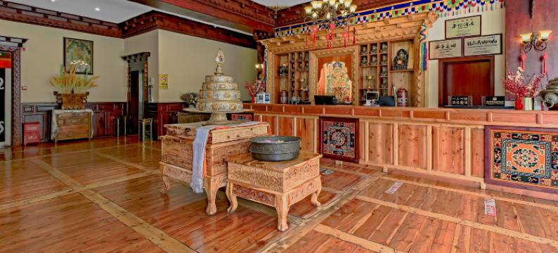 康定藏地祥雪酒店图片