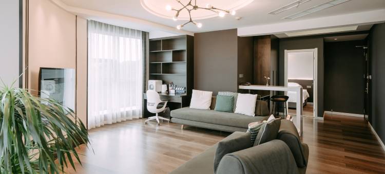 乐山广寒宫酒店(乐山高铁站嘉兴路美食街店)图片