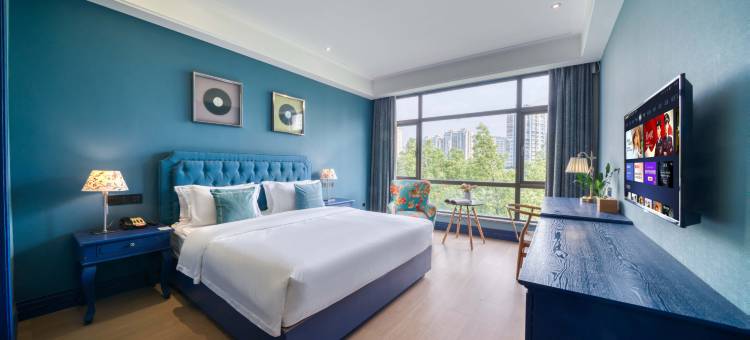 驻工坊创意酒店(温州双屿客运中心店)图片