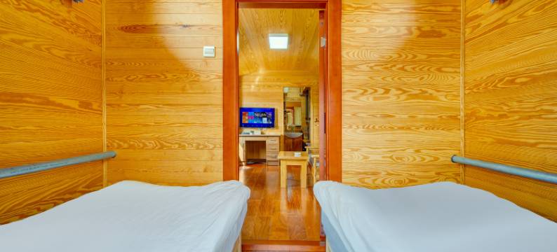 呼伦贝尔根河根林木屋宾馆图片