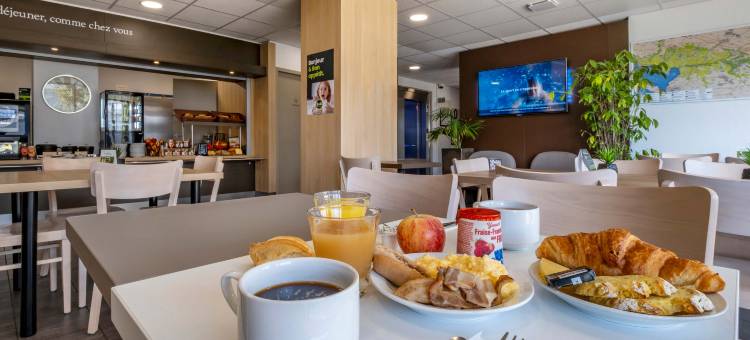 民宿酒店尼奥尔马雷普瓦特万东(B&B HOTEL Niort Marais Poitevin Est)图片