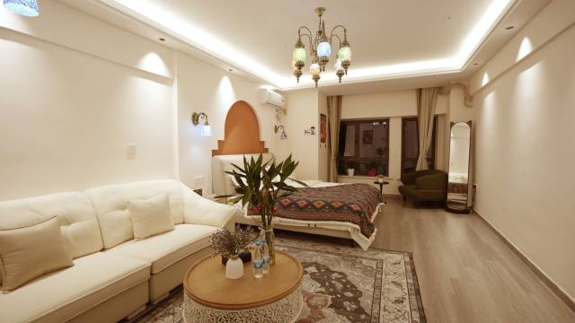 隐居精品民宿(乌鲁木齐站经开万达店)