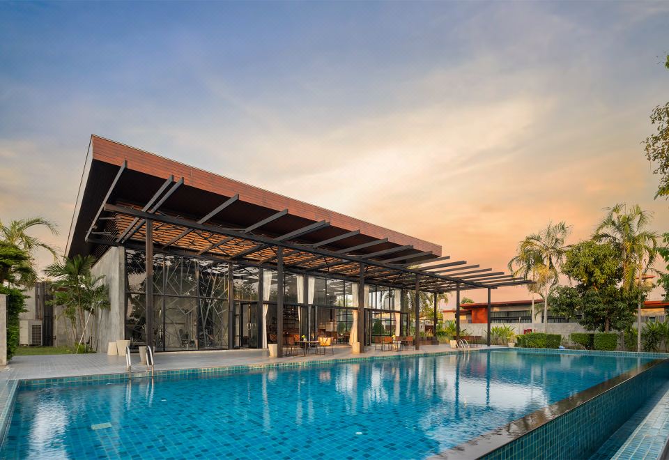 Sunday Sea Two Pool Villa Pattaya Hotel Overview