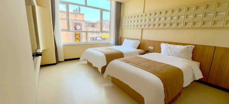 山来一宿酒店(七彩丹霞景区店)图片