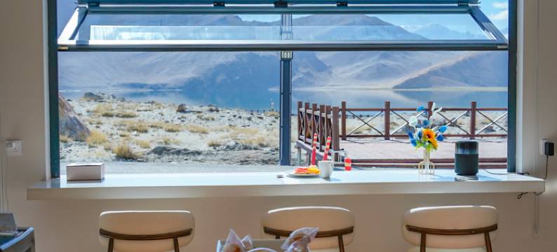 喀拉库勒湖不周山营地图片