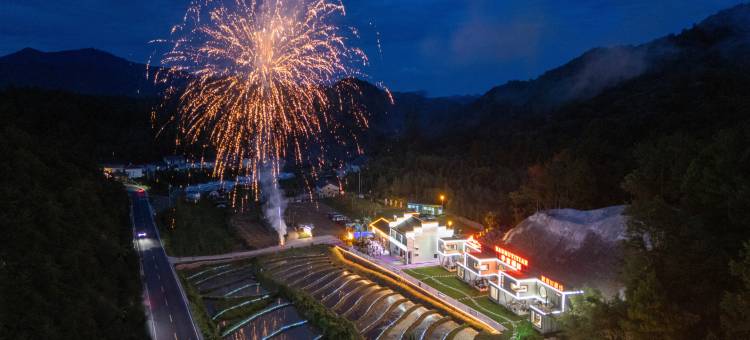 半亩梯田星空泳池度假美宿(皖南川藏线店)图片